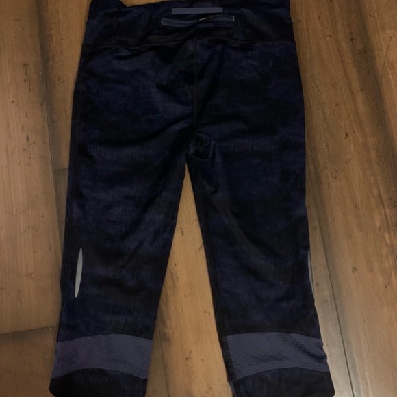 EUC Under Armour capris - Picture 2 of 2